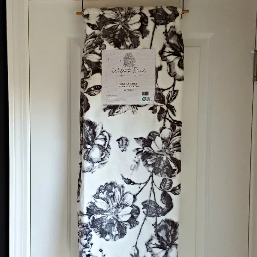 NEW! TOILE FLORAL ULTRA PLUSH THROW BLANKET